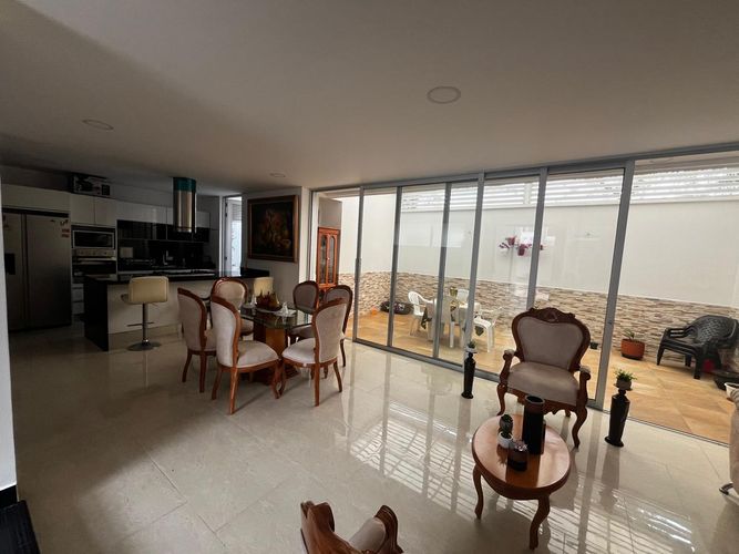 Casa de 3 alcobas en venta en Lagos Del Cacique, Bucaramanga, 214 m² · foto 3 de 24