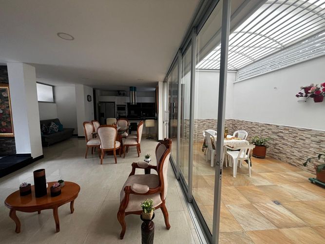 Casa de 3 alcobas en venta en Lagos Del Cacique, Bucaramanga, 214 m² · foto 4 de 24