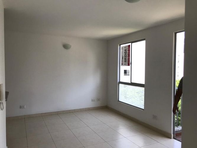 Apartamento de 2 alcobas en venta en Cr. Los Naranjos, Jamundí, 62 m² · foto 12 de 24