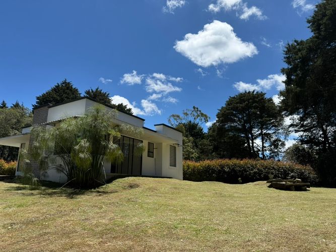 Casa de 3 alcobas en venta en Santa Elena, Medellín, 110 m² · foto 2 de 20
