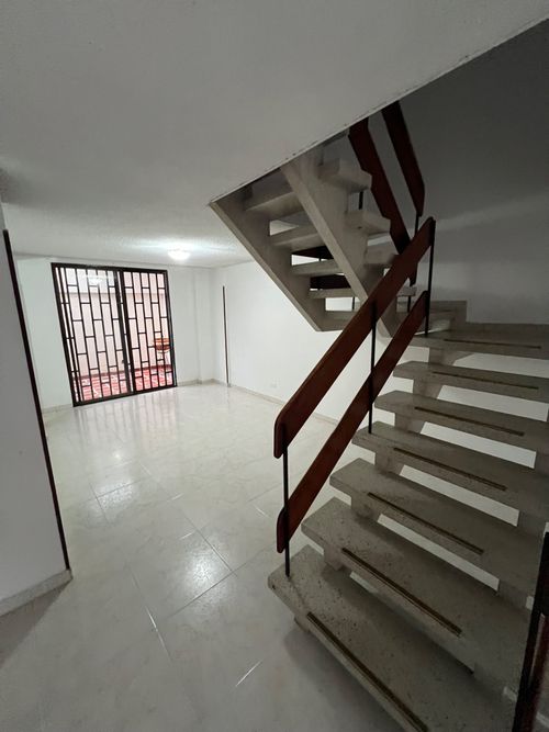 Casa de 5 alcobas en venta en Alamos, Cali, 125 m² · foto 2 de 24