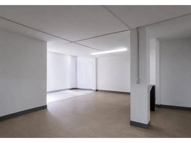 Bodega en venta en San Fernando, Medellín, 560 m² · foto 2 de 9