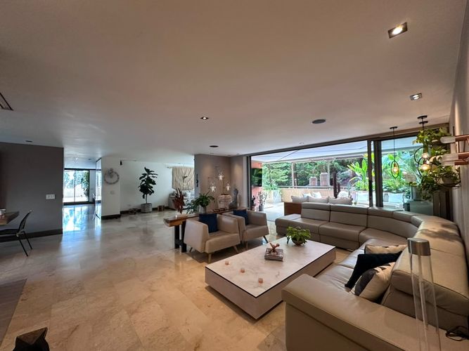 Apartamento de 3 alcobas en venta en El Poblado, Medellín, 232 m² · foto 2 de 20