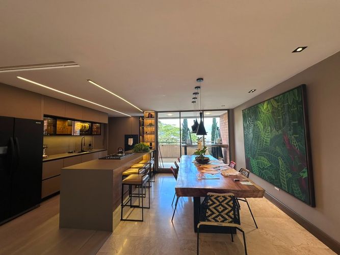 Apartamento de 3 alcobas en venta en El Poblado, Medellín, 232 m² · foto 4 de 20