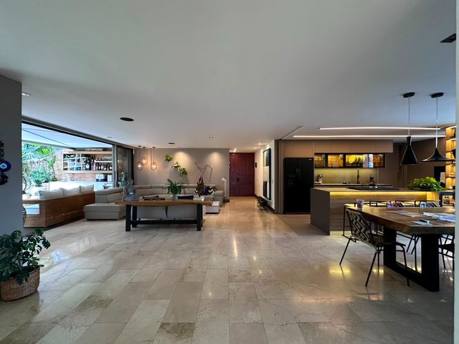 Apartamento de 3 alcobas en venta en El Poblado, Medellín, 232 m² · foto 3 de 20