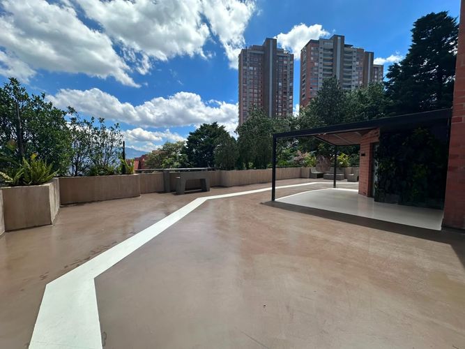 Apartamento de 3 alcobas en venta en El Poblado, Medellín, 232 m² · foto 19 de 20