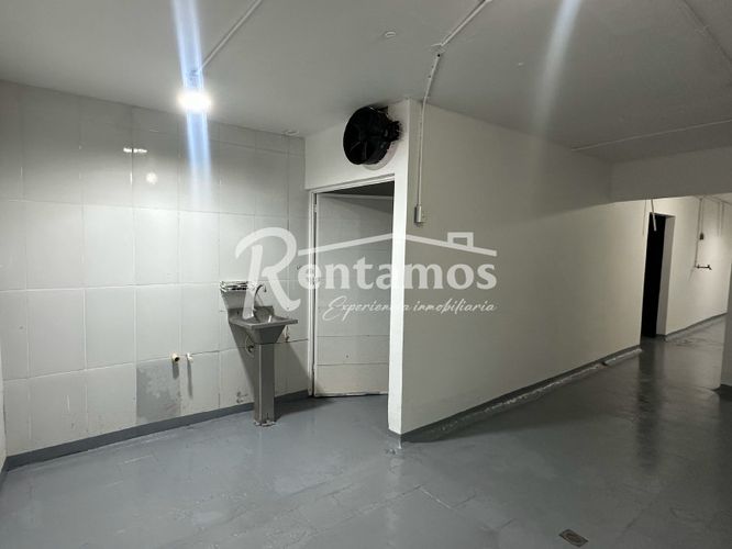 Bodega en venta en Playa Rica, Itagüí, 185 m² · foto 2 de 16