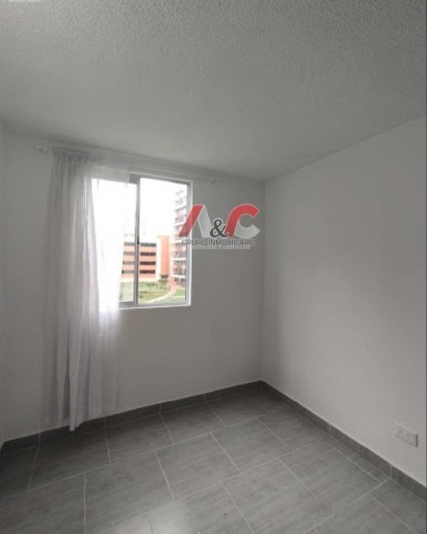 Apartamento en venta en Cerezos, Mosquera · foto 3 de 9
