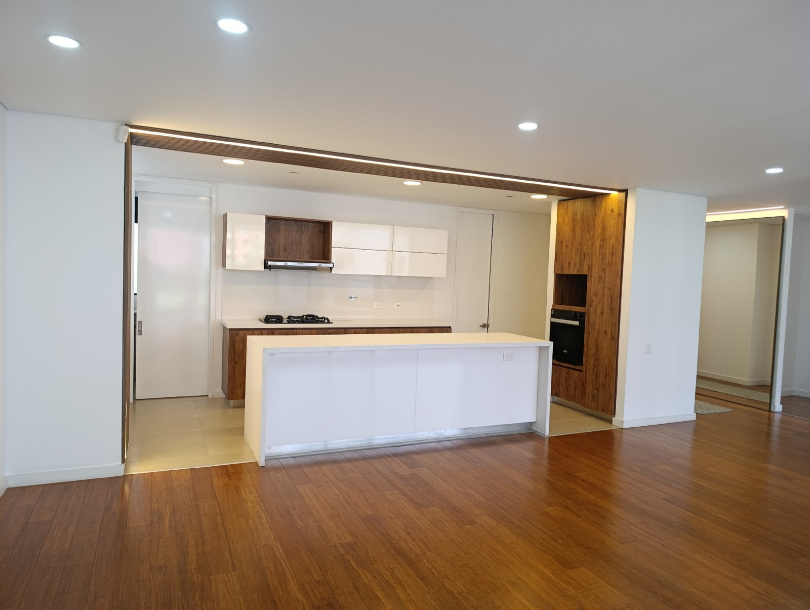 Apartamento en arriendo en Santa Maria De Los Angeles, Medellín · foto 7 de 24