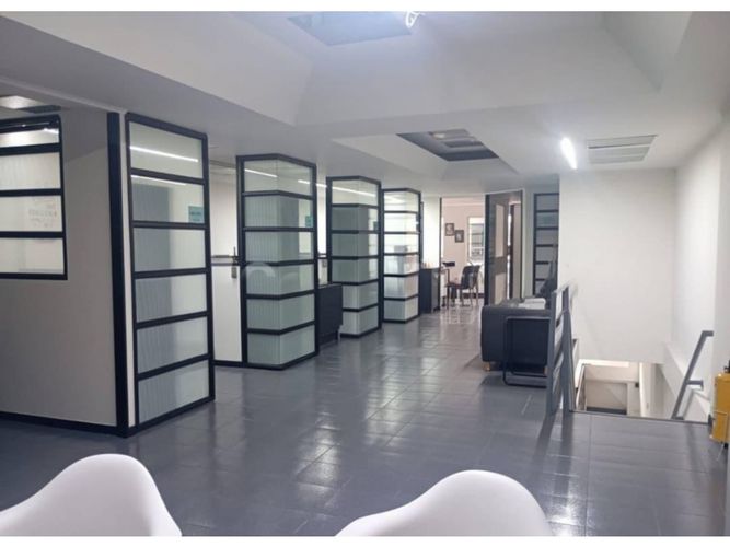 Bodega en venta en Cristo Rey, Medellín, 387 m² · foto 3 de 6