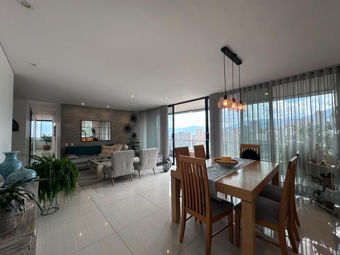 Apartamento de 3 alcobas en arriendo en El Poblado, Medellín, 180 m² · foto 2 de 19