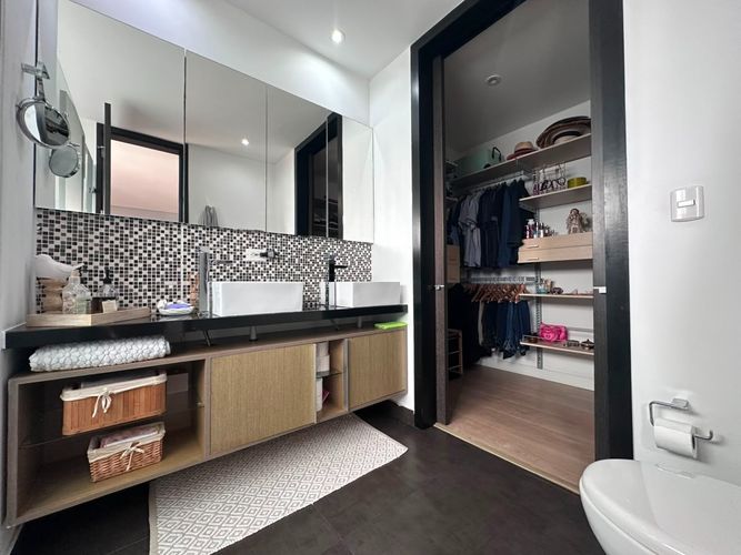 Apartamento de 3 alcobas en arriendo en El Poblado, Medellín, 180 m² · foto 18 de 19