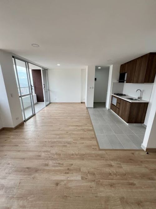Apartamento en arriendo en Loma De San Jose, Sabaneta · foto 2 de 12