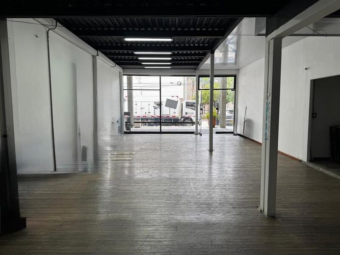 Local en arriendo en La Esmeralda, Itagüí, 238 m² · foto 2 de 12