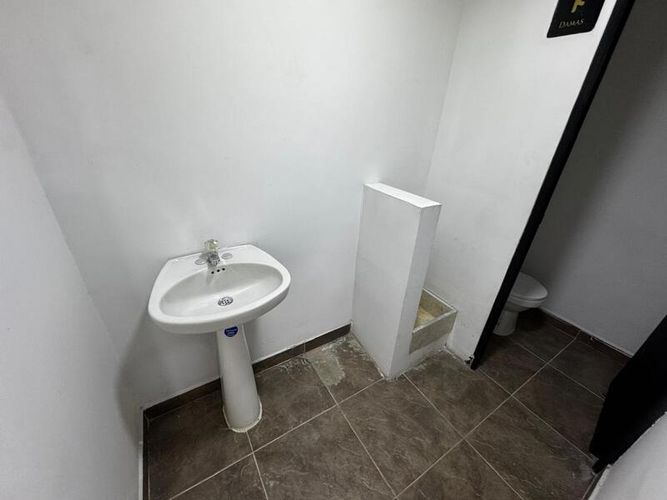 Local en arriendo en La Esmeralda, Itagüí, 238 m² · foto 12 de 12