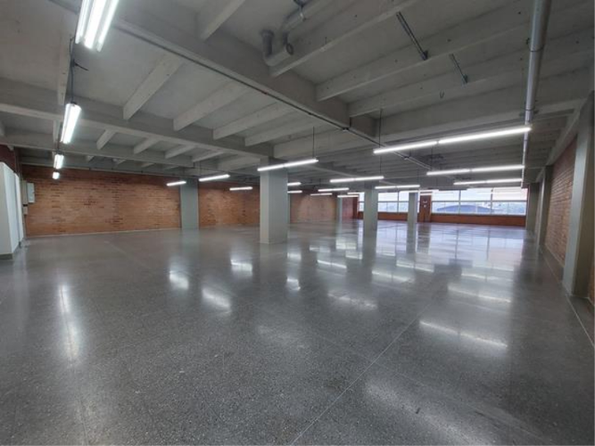 Local en arriendo en El Poblado, Medellín, 466 m² · foto 3 de 21