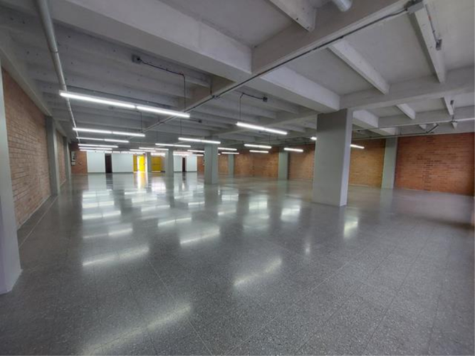 Local en arriendo en El Poblado, Medellín, 466 m² · foto 11 de 21