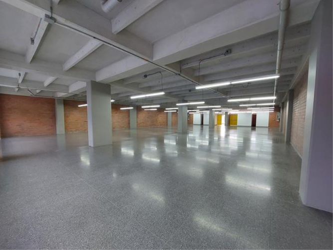 Local en arriendo en El Poblado, Medellín, 466 m² · foto 12 de 21