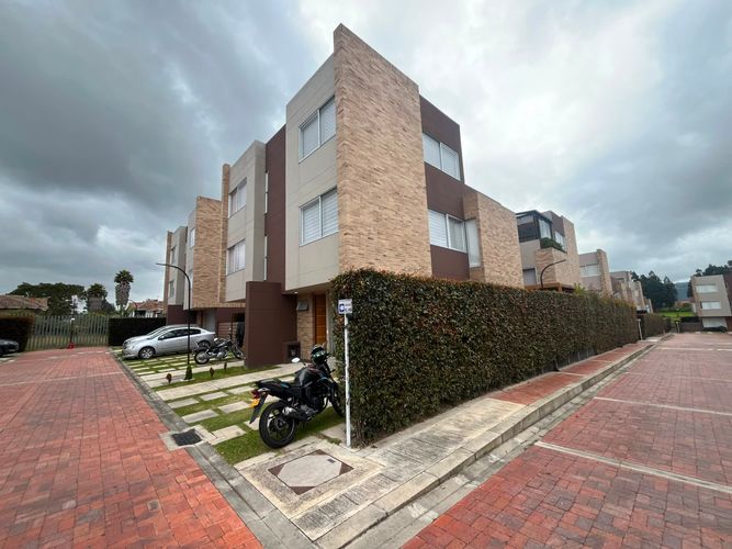 Casa de 3 alcobas en venta en Fonquetá, Chía, 190 m² · foto 2 de 24