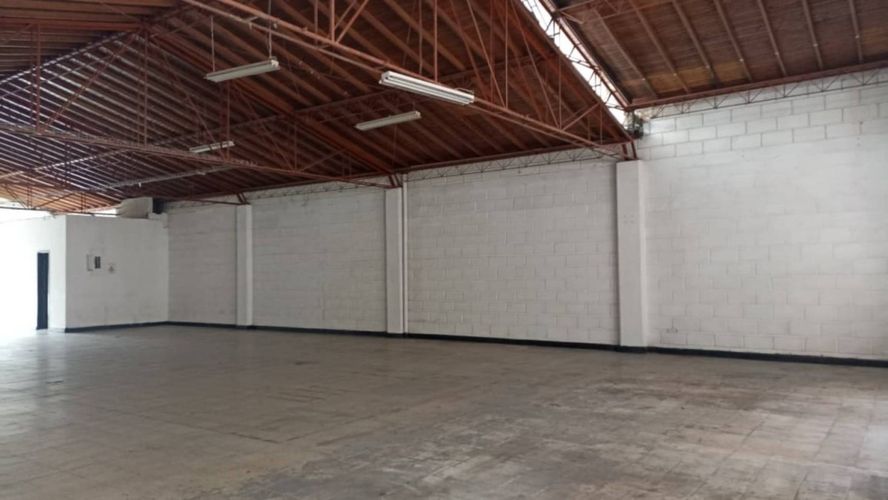Bodega en venta en El Poblado, Medellín, 569 m² · foto 18 de 24