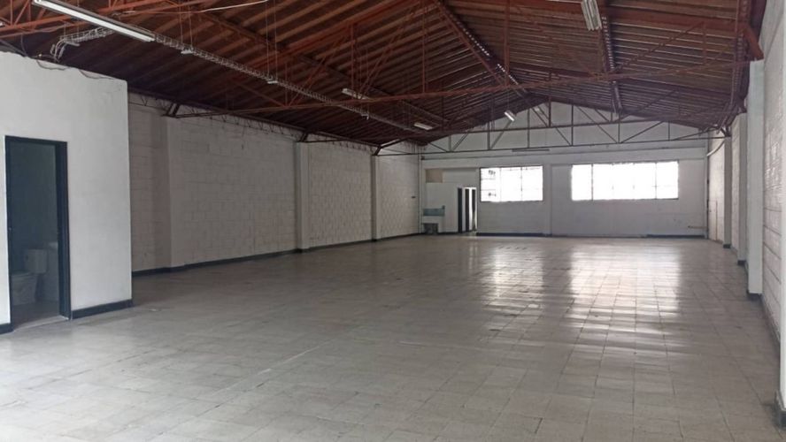 Bodega en venta en El Poblado, Medellín, 569 m² · foto 19 de 24