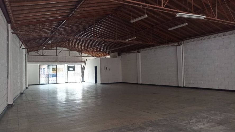 Bodega en venta en El Poblado, Medellín, 569 m² · foto 22 de 24