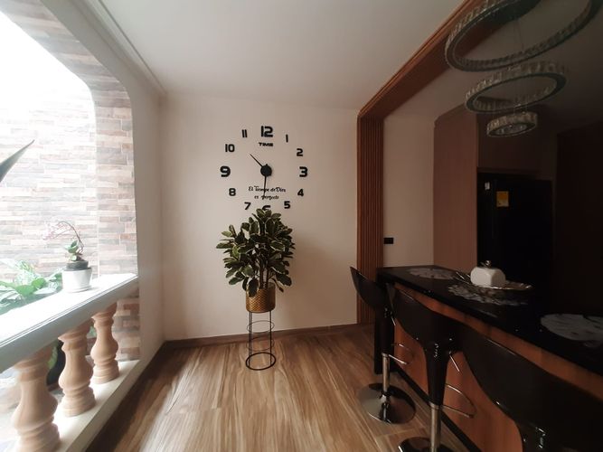 Casa de 5 alcobas en venta en Manrique Oriental, Medellín, 168 m² · foto 2 de 24