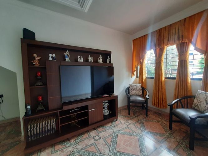 Casa de 5 alcobas en venta en Manrique Oriental, Medellín, 168 m² · foto 12 de 24
