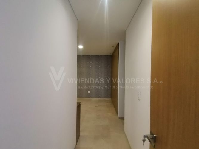 Apartamento de 3 alcobas en venta en La Floresta, Los Patios, 173 m² · foto 11 de 18