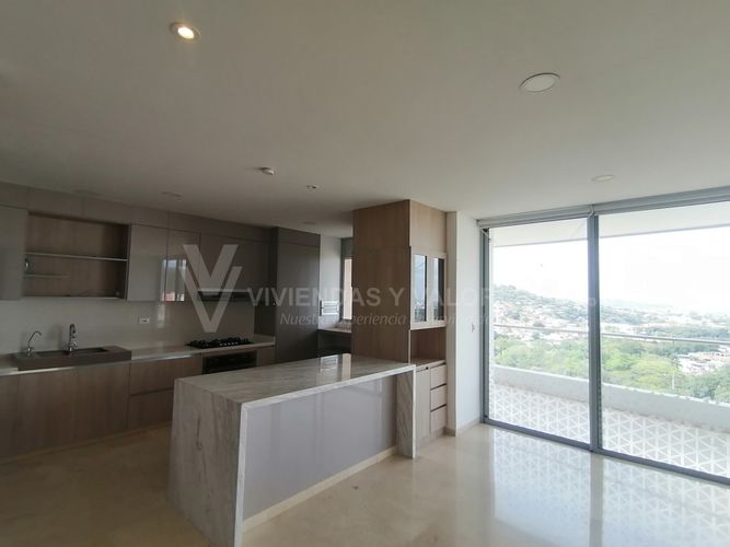 Apartamento de 3 alcobas en venta en La Floresta, Los Patios, 173 m² · foto 3 de 18