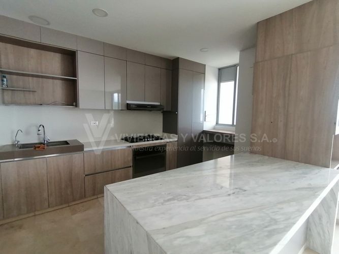 Apartamento de 3 alcobas en venta en La Floresta, Los Patios, 173 m² · foto 2 de 18