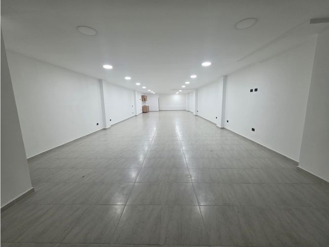 Local en arriendo en Belén San Bernardo, Medellín, 200 m² · foto 2 de 11