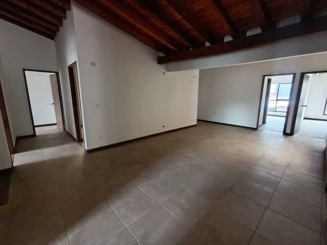 Oficina en arriendo en La Ceja, 700 m² · foto 2 de 24