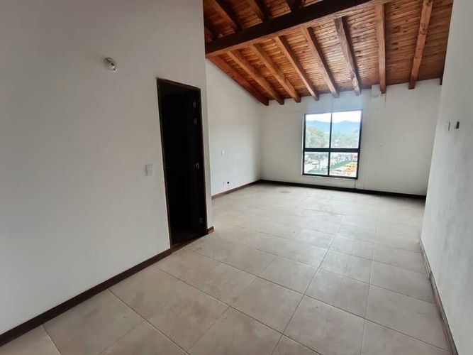 Oficina en arriendo en La Ceja, 700 m² · foto 3 de 24