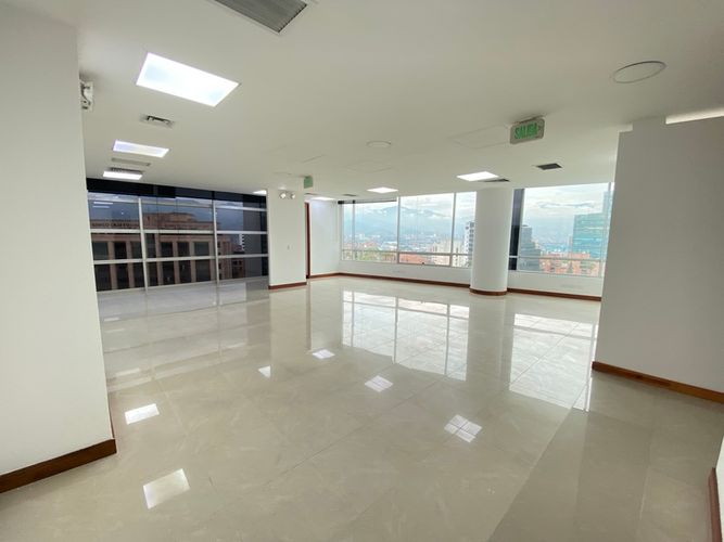 Oficina en arriendo en Los Balsos, Medellín, 108 m² · foto 2 de 9