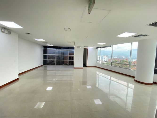 Oficina en arriendo en Los Balsos, Medellín, 108 m² · foto 3 de 9