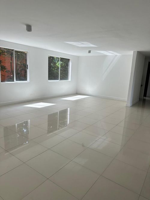 Apartamento de 3 alcobas en venta en El Poblado, Medellín, 131 m² · foto 2 de 22