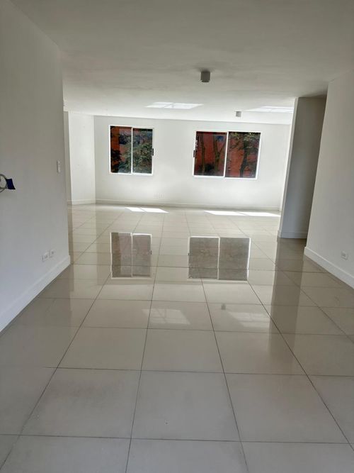 Apartamento de 3 alcobas en venta en El Poblado, Medellín, 131 m² · foto 3 de 22