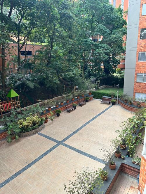 Apartamento de 3 alcobas en venta en El Poblado, Medellín, 131 m² · foto 22 de 22
