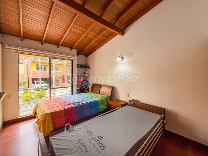Casa de 5 alcobas en venta en Cumbres, Envigado, 278 m² · foto 11 de 22