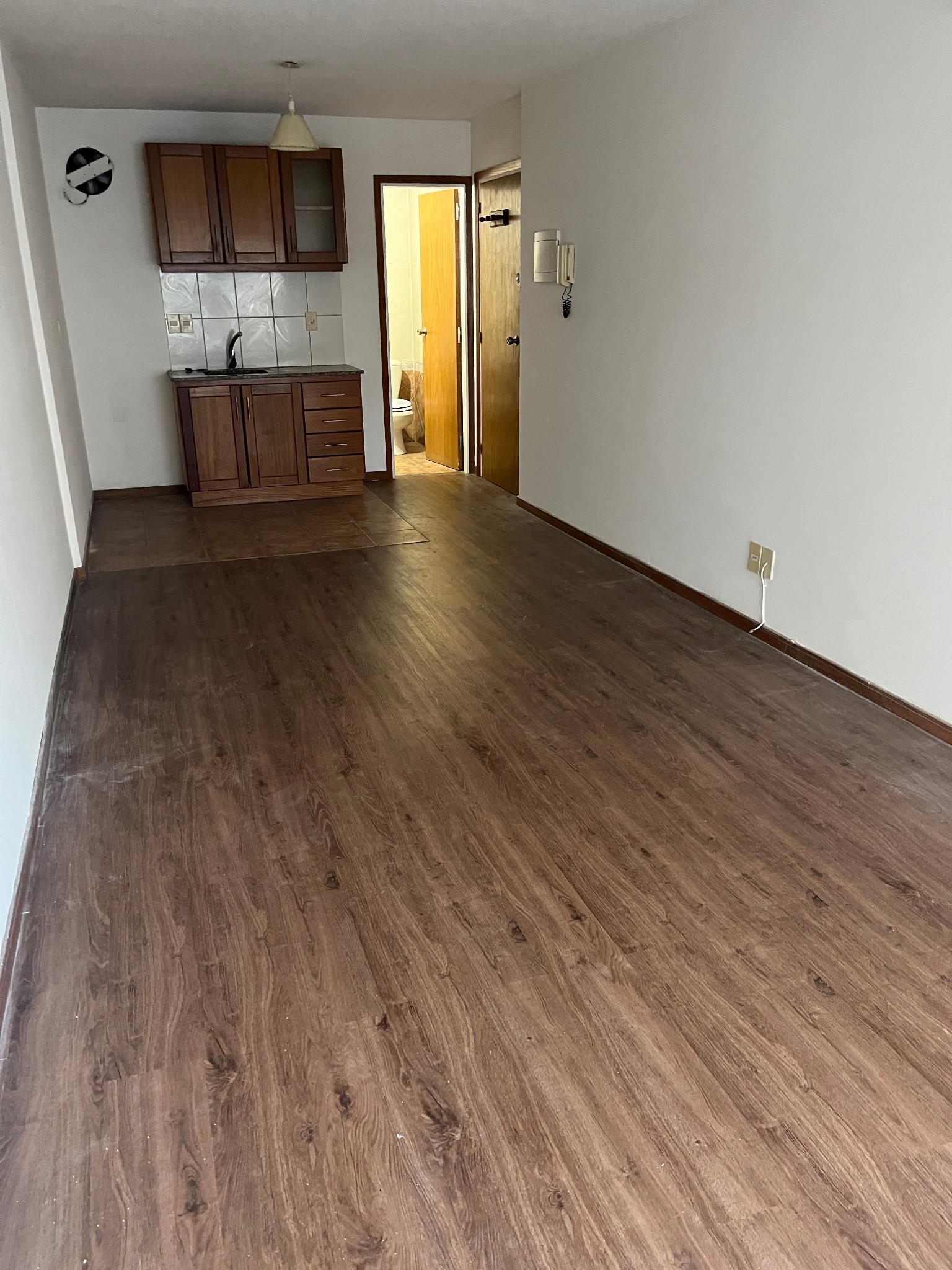 VENTA APARTAMENTO POCITOS MONOAMBIENTE BUEN EDIFICIO PROXIMO A MAR.MUY LINDO!