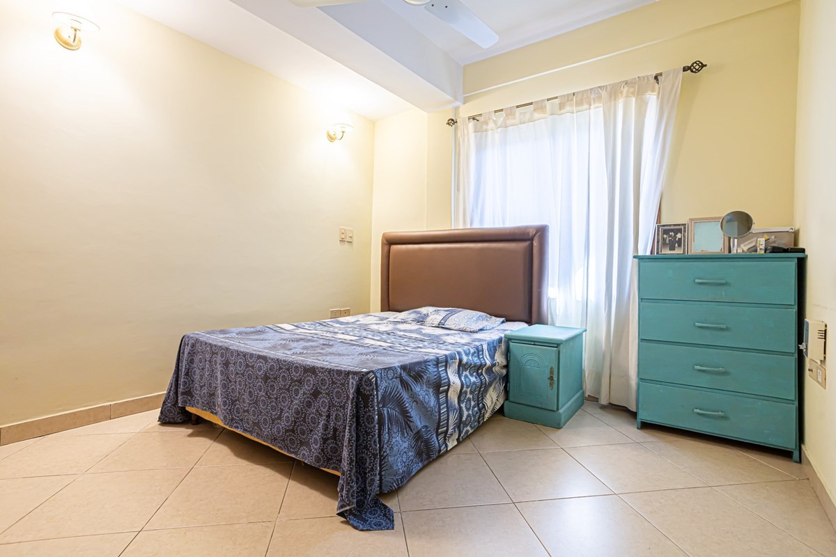 Excepcional Casa Rústico-Moderna en Kennedy, Lambaré con 6 Baños y 4 Garajes — foto 3