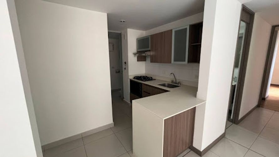 Apartamento de 2 alcobas en arriendo en Ciudad Del Río, Medellín, 82 m² · foto 2 de 16