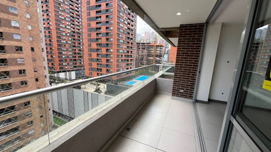 Apartamento de 2 alcobas en arriendo en Ciudad Del Río, Medellín, 82 m² · foto 4 de 16