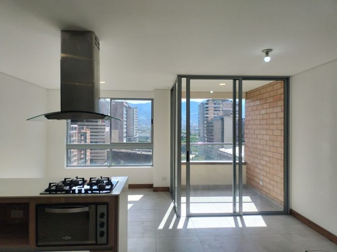 Apartamento de 2 alcobas en venta en El Poblado, Medellín, 86 m² · foto 3 de 16