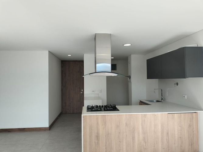 Apartamento de 2 alcobas en venta en El Poblado, Medellín, 86 m² · foto 6 de 16
