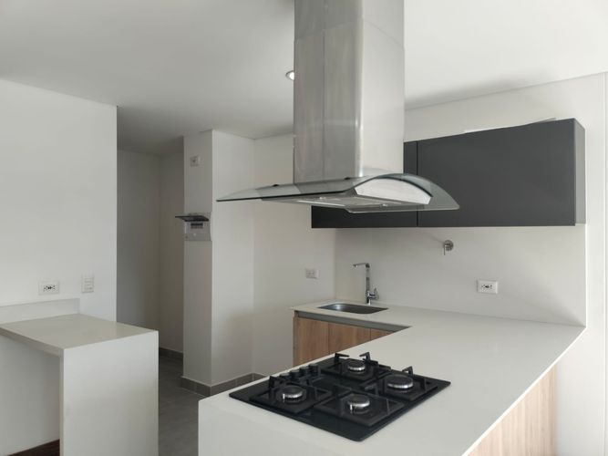 Apartamento de 2 alcobas en venta en El Poblado, Medellín, 86 m² · foto 8 de 16