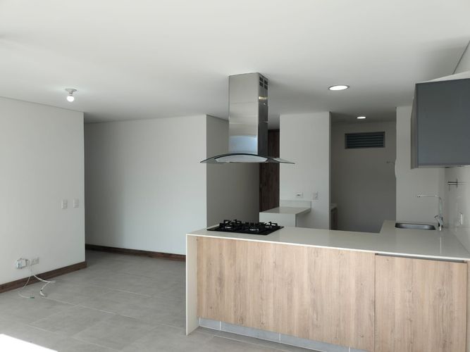 Apartamento de 2 alcobas en venta en El Poblado, Medellín, 86 m² · foto 9 de 16