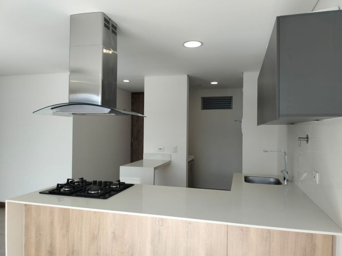 Apartamento de 2 alcobas en venta en El Poblado, Medellín, 86 m² · foto 7 de 16