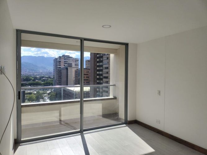 Apartamento de 2 alcobas en venta en El Poblado, Medellín, 86 m² · foto 2 de 16